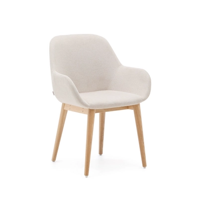 Kave Home - Konna stoel in beige met massief essenhouten poten in een